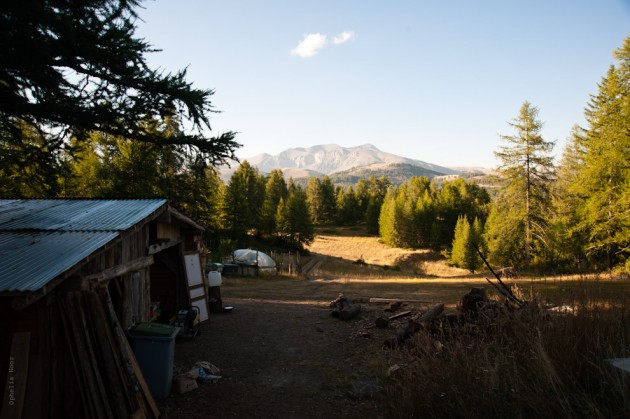 A Pado Loup, vue sur le potager et le garage.